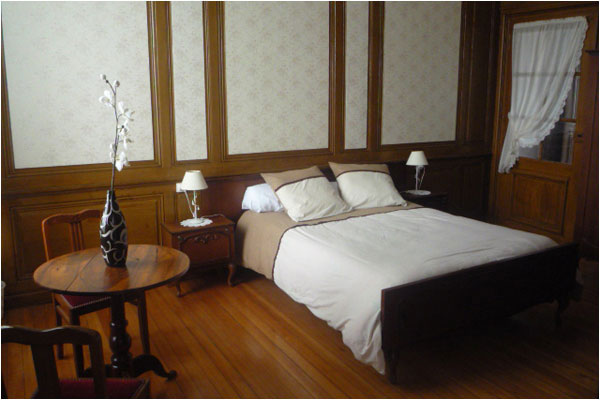 Chambre aux boiseries d'époque